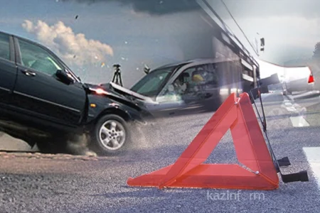 Қызылорда облысында көшеде соқтығысқан екі көлік отқа оранды