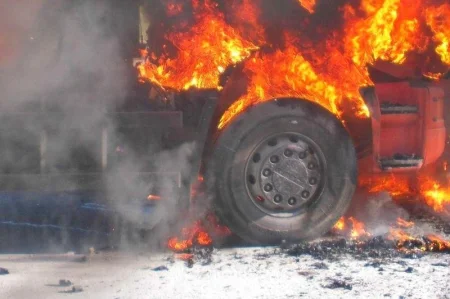 Ресейден шыққан жүк көлігі Қызылорда облысының тұсында отқа оранды