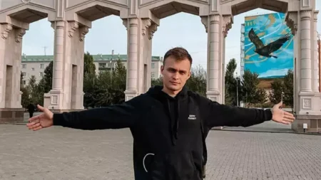 Ресейден қашып келген блогер жылқыны союға қарсы шықты