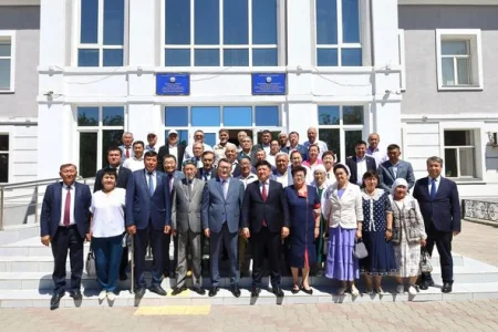 Мемлекеттік рәміздер күнінде Қызылорда облысы Шиелі ауданында Мемлекет басшысы Қасым-Жомарт Тоқаевтың Ұлттық құрылтайдағы бағдарламалық баяндамасын талқылау мақсатында ардагерлер кеңесінің мүшелері мен қоғам белсенділерінің, аудандық және ауылдық меш