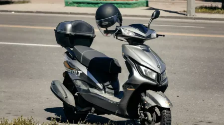 Алматыда мопед жүргізушісі жеңіл көлікпен соқтығысып қаза болды