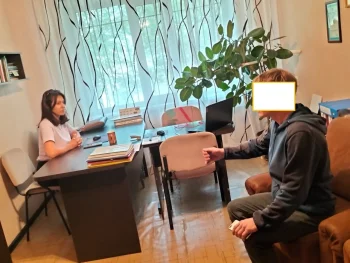 Психологтар мен заңгерлер Қазақстан аймақтарында отбасындағы агрессорлармен тегін жұмыс істейді