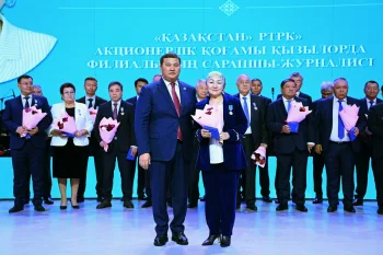 РЕСПУБЛИКА КҮНІ ҚАРСАҢЫНДА СЫРБОЙЫЛЫҚТАР МАРАПАТ ТӨРІНЕН КӨРІНДІ