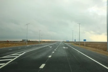 «Қызылорда-Жезқазған» автожолы: үш учаскіде асфальт төсеу жұмыстары аяқталуға жақын.