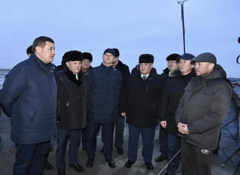 АЙМАҚ БАСШЫСЫ АРАЛ АУДАНЫНДАҒЫ АСПАЛЫ КӨПІРДІҢ ҚҰРЫЛЫСЫН КӨРДІ