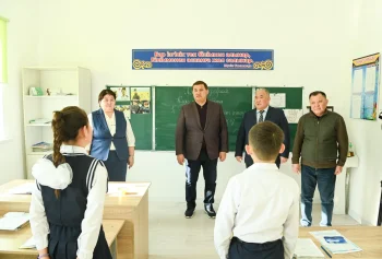 АЙМАҚ БАСШЫСЫ «АҚШАТАУ» ЕЛДІ МЕКЕНІНДЕГІ ЖАҢА МЕКТЕПТІҢ ЖҰМЫСЫМЕН ТАНЫСТЫ