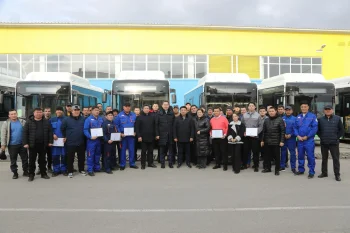 АЛҒЫС АЙТУ КҮНІ КОММУНАЛДЫҚ САЛА ҚЫЗМЕТКЕРЛЕРІНЕ АЙМАҚ БАСШЫСЫНЫҢ АТЫНАН ҚҰРМЕТ КӨРСЕТІЛДІ