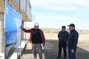 ҚАЗАЛЫДАҒЫ ҚАРЛАҢ КӨПІРІНІҢ ҚҰРЫЛЫСЫ ҚАЙТА БАСТАЛДЫ