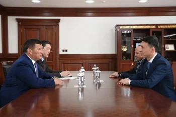 АЙМАҚ БАСШЫСЫ "ҚАЗАТОМӨНЕРКӘСІП" ҰАК АҚ БАСҚАРМА ТӨРАҒАСЫМЕН КЕЗДЕСТІ