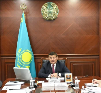 ӘУЕЗБЕК ДҮЙСЕНБАЕВТЫ ЗЕЙНЕТ ДЕМАЛЫСЫНА ШЫҒАРЫП САЛДЫ