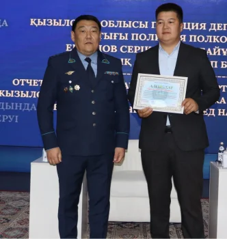Қызылорда облысы Полиция департаментінің бастығы белсенді азаматтық ұстанымы үшін жергілікті тұрғындарды марапаттады