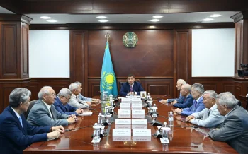 ЕҢБЕК АРДАГЕРЛЕРІНЕ ҚҰРМЕТ КӨРСЕТІЛДІ