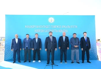 ЖАҢАҚОРҒАНДА ТЕМІРЖОЛ АРҚЫЛЫ ӨТЕТІН АСПАЛЫ КӨПІР ПАЙДАЛАНУҒА БЕРІЛДІ