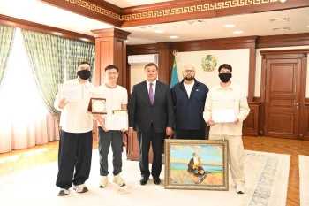 АЙМАҚ БАСШЫСЫ «6ELLUCCI» ТОБЫНЫҢ МҮШЕЛЕРІ МЕН ПРОДЮСЕРЛЕРІН ҚАБЫЛДАДЫ