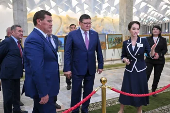 СЕМЕЙДЕГІ ҚЫЗЫЛОРДА ОБЛЫСЫНЫҢ ӨНЕР КҮНДЕРІ АЯСЫНДА  «СЫР ӨҢІРІ – ТҮРКІ ӨРКЕНИЕТІНІҢ АЛТЫН БЕСІГІ» АТТЫ КӨРМЕ ӨТТІ