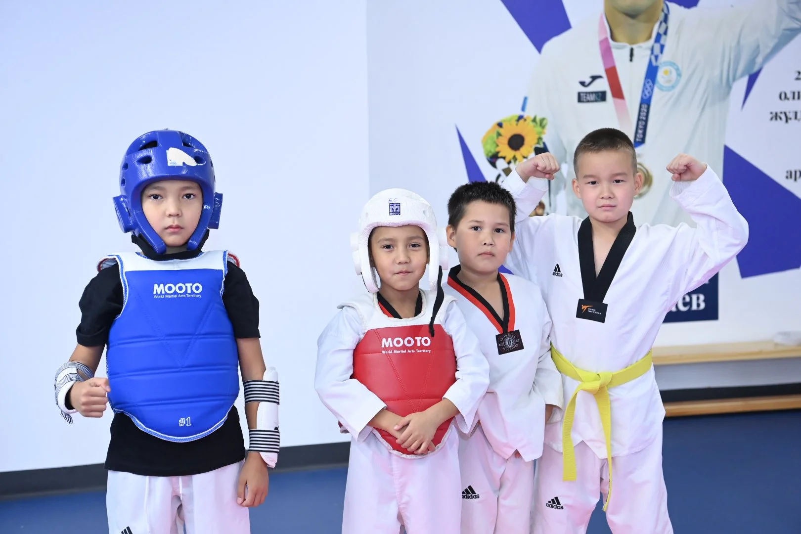 Қысқа шашты әйелдердің жеке эротикалық фотосуреттері