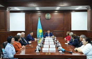 АЙМАҚ БАСШЫСЫ ДЕНСАУЛЫҚ САҚТАУ САЛАСЫНЫҢ АРДАГЕРІ БИСЕНКҮЛ КӘРІБАЕВАНЫ 70 ЖАС МЕРЕЙТОЙЫМЕН ҚҰТТЫҚТАДЫ