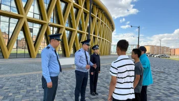 Қызылордалық полицейлер “Қайсар Арена” стадионда бетті тұмшалауға қатысты ережелерді көпшілікке түсіндірді