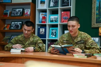 Сарбаз қызмет барысында кемінде 5 кітап оқуы тиіс: Қазақстан Қарулы Күштерінде Кітап күні атап өтілуде
