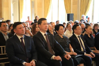 ПАРИЖ КӨРЕРМЕНДЕРІНЕ СЫР ӨНЕРПАЗДАРЫНЫҢ КОНЦЕРТІ ҰСЫНЫЛДЫ