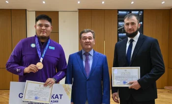 АЗИЯ ОЙЫНДАРЫНЫҢ ҚОЛА ЖҮЛДЕГЕРІНЕ ҚҰРМЕТ КӨРСЕТІЛДІ  